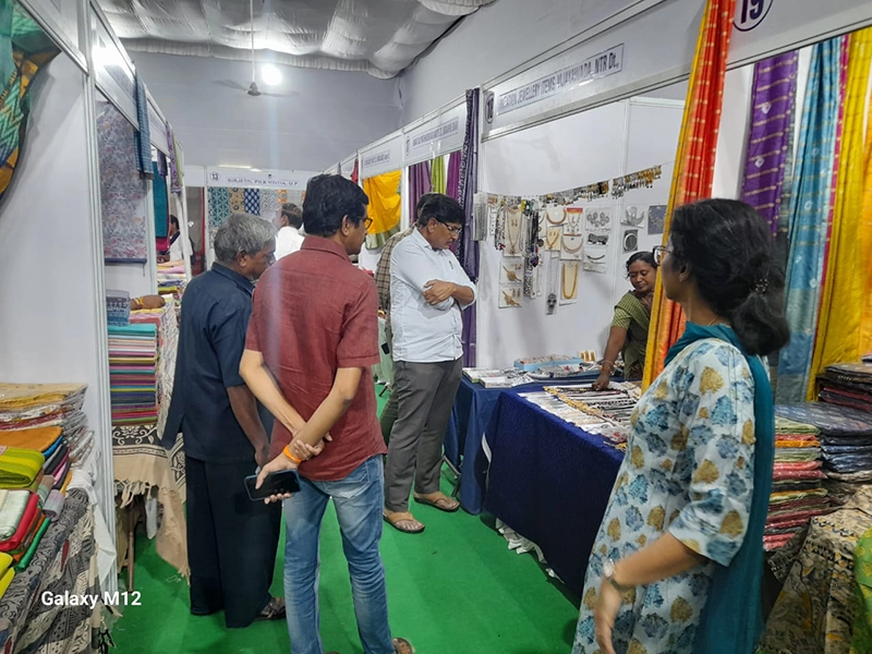 State Handloom Expo (SHE) 2023-2024 cum sale from 08-11-2023 to 21-11-2023 at Shilparamam, Guntur — photo 17