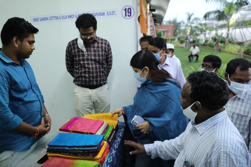 State Handloom Expo (SHE)-2021 cum and sale from 17-03-2021 to 30-03-2021 at Shilparamam Kakinada — photo 14