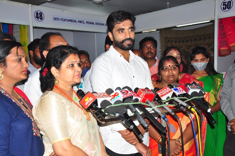 State Handloom Expo (SHE) 2022 cum and sale from 23-02-2022 to 08-03-2022 at Rajahmundry — photo 5