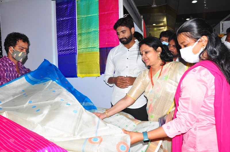 State Handloom Expo (SHE) 2022 cum and sale from 23-02-2022 to 08-03-2022 at Rajahmundry — photo 16