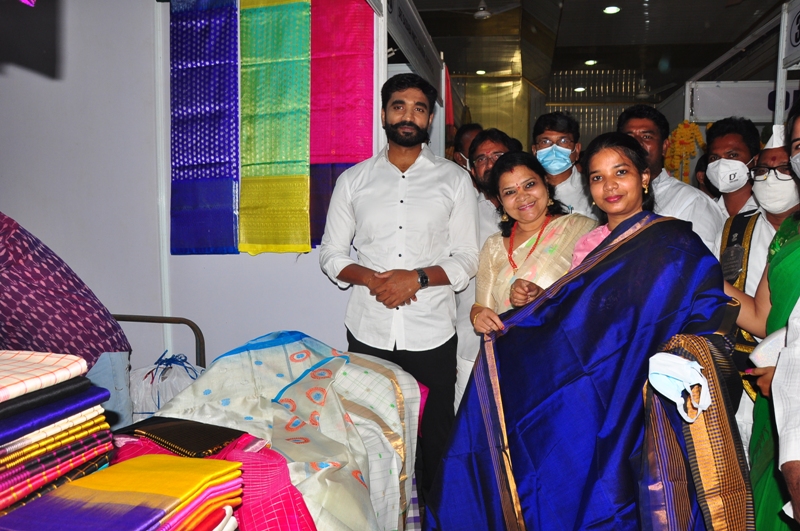 State Handloom Expo (SHE) 2022 cum and sale from 23-02-2022 to 08-03-2022 at Rajahmundry — photo 15