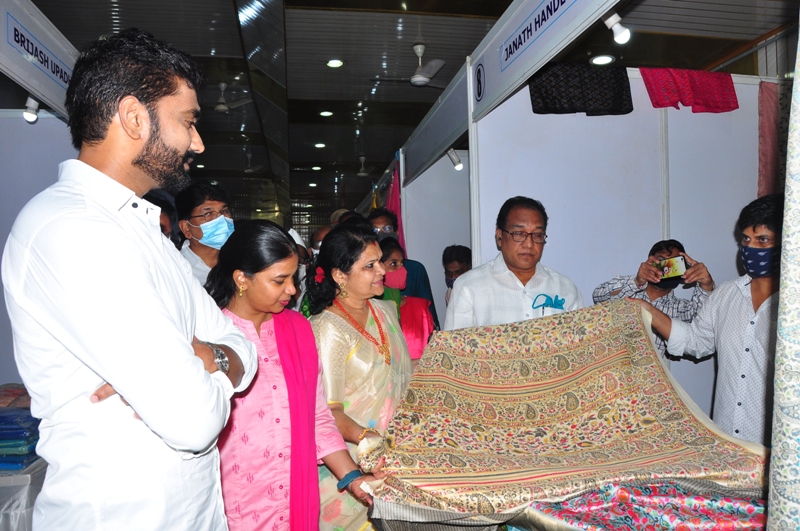State Handloom Expo (SHE) 2022 cum and sale from 23-02-2022 to 08-03-2022 at Rajahmundry — photo 13